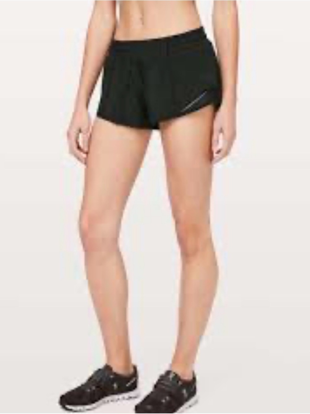 Lululemon Hotty Hot Short II *2.5"
Black